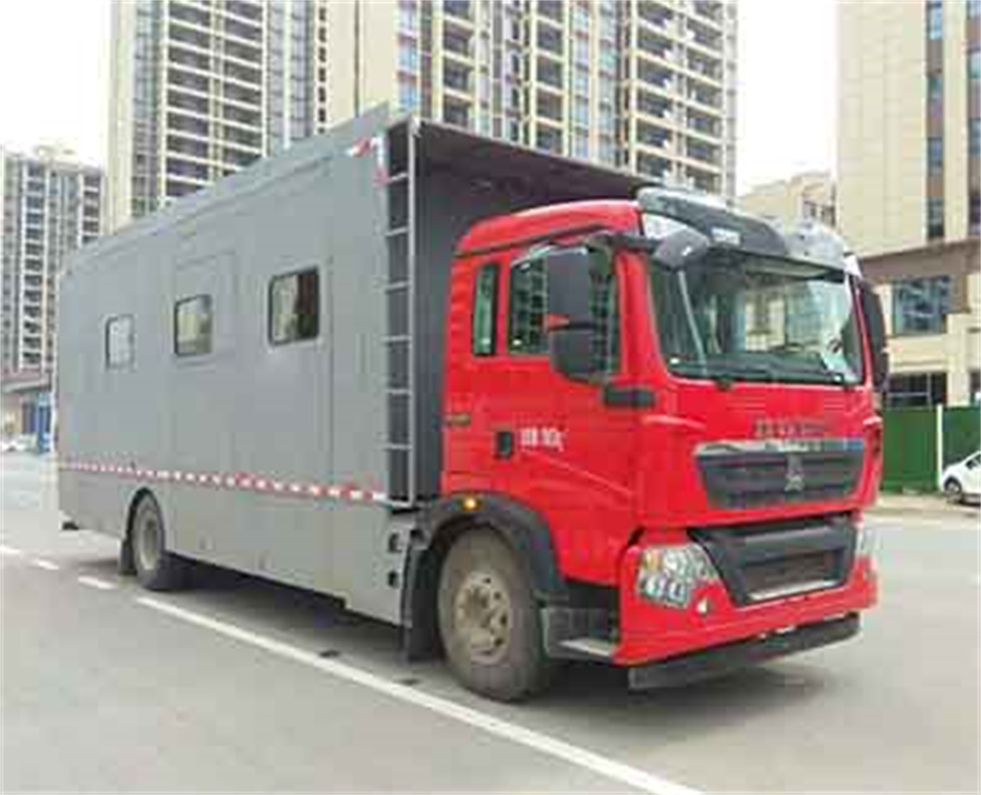 重汽豪沃24人宿營車 重汽豪沃24人宿營車