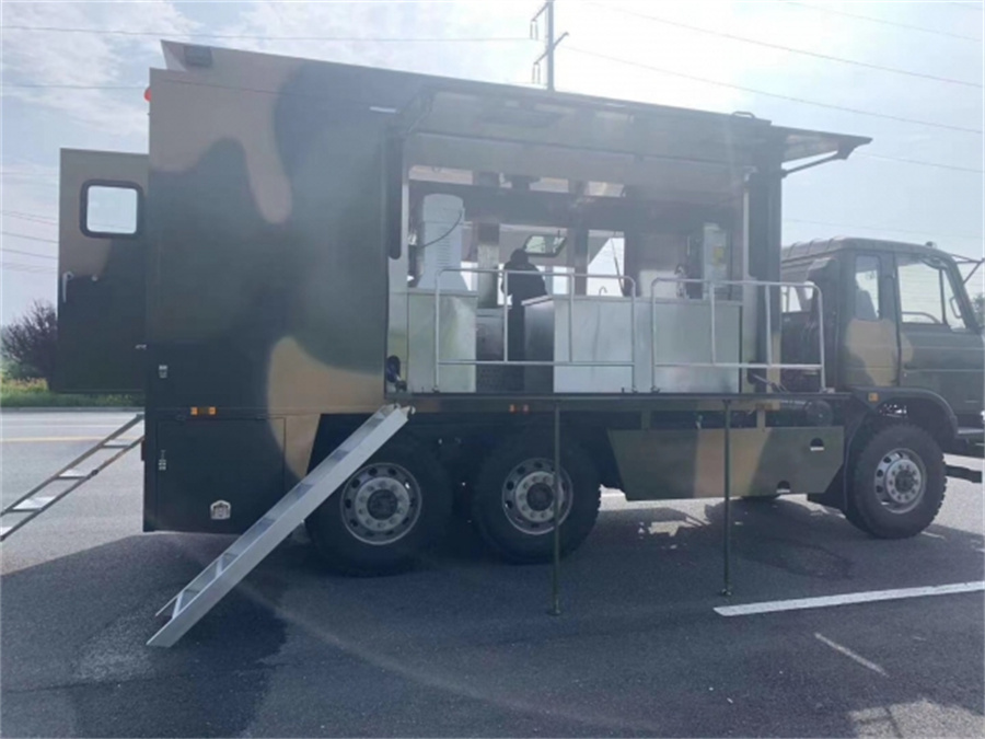 東風六驅自行式炊事車 東風六驅自行式炊事車