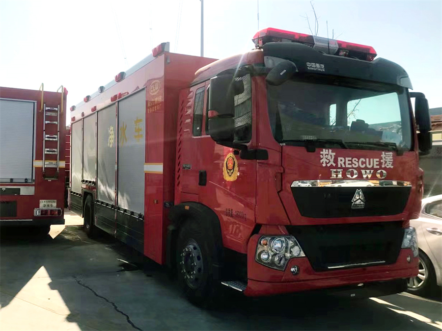 重汽豪沃移動凈水車 重汽豪沃移動凈水車