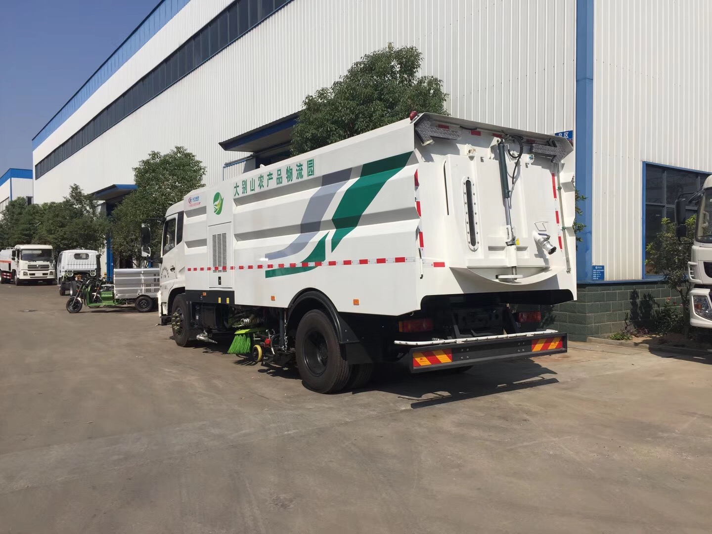東風(fēng)天錦洗掃車7方塵箱/8.5方水箱 東風(fēng)天錦洗掃車7方塵箱/8.5方水箱
